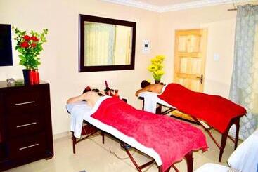 בית מלון כפרי Asante Mountain Lodge