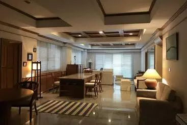 هتل آپارتمان Sunshine Gypsy At Beach Villa Vibhavadi Pattaya
