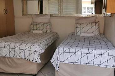 Пансион Lytton Cresent B&b