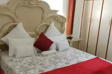 ペンション Lytton Cresent B&b