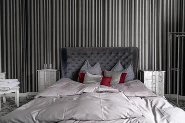 פנסיון Little Suite