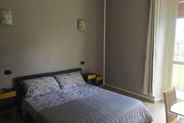 פנסיון Aquarium Room Fish And Gastropods