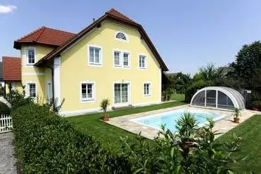ペンション Gästehaus Familie Trachsler