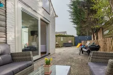 تختخواب و صبحانه Beachhouse Oase Aan Zee