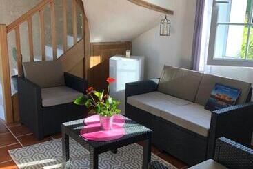 مبيت وإفطار La Tour De La Conterie