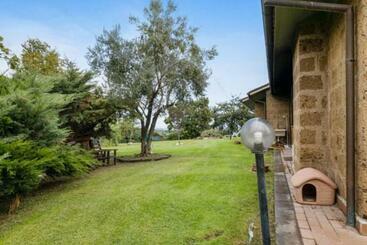 ベッドアンドブレックファースト Villa Di Charme Con Piscina E Jacuzzi Tra Roma E Viterbo
