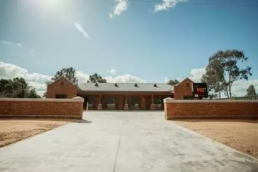 モーテル Red Waratah Accommodation