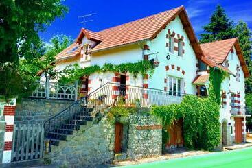 Nocleg ze śniadaniem Chambres Chez L Habitant Et Table D Hôtes Crocq Le Vieil Hôtel