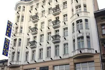 בית מלון כפרי Savoy