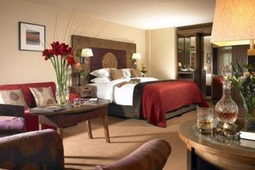 Westport Plaza Hotel, Spa & Leisure