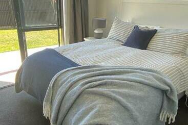 Pensió Central Retreat And Self Contained With Free Wifi