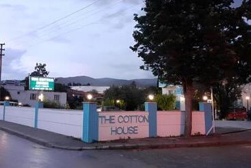 تختخواب و صبحانه The Cotton House