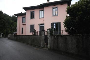 Pensão Zizzihome Bed And Breakfast