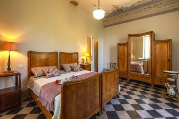 Hotel Agriturismo Villa Ulivello In Chianti