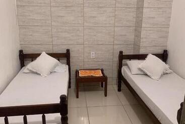 هاستل Pousada Angraantiga