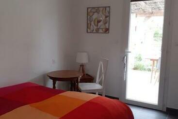 Pensjonat Chambre Privée Au Coeur D Une Pinède Dans Un Quartier Résidentiel