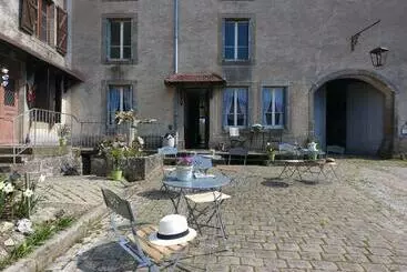 La Maison Du Notaire B&b En Gîte La Belle Rose, Met Zwembad En Huisdier Vriendelijk