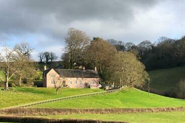 مبيت وإفطار Walnut Tree Farm