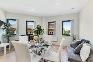 Mondial Apartments At Heathrow