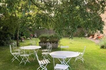 ベッドアンドブレックファースト Château De Cauderoue