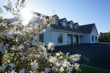 Crossriver Bed And Breakfast