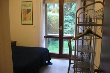 تختخواب و صبحانه Lorely