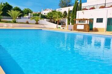 تختخواب و صبحانه Rialgarve