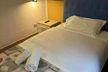 پانسیون Crown Guest House