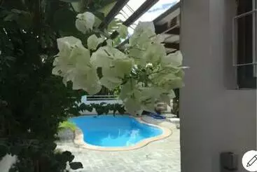 Pensiune Pereybere Villa Valari With Pool Near Beach