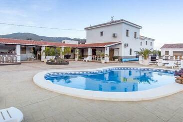מלון דירות Cortijo El Chenil Rural Retreat