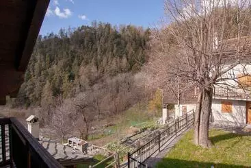 هتل Agriturismo La Clochette