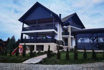 پانسیون Aqualina Colibita Pe Malul Lacului