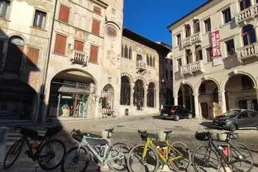 アパートホテル Torre Cà Emo   Dormire A Serravalle