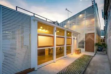 Morn Ing Hostel