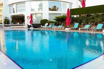 호텔 The Corner Park