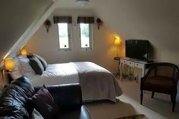 Majatalo The Barn Tarporley