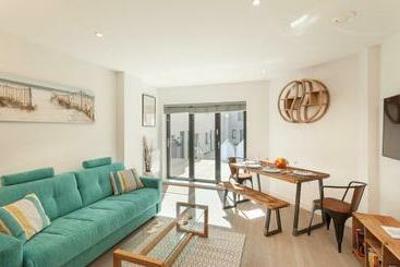 Апарт-отель 17 Woolacombe The Byron