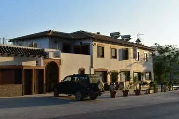 Retkeilymaja Iznájar Suites