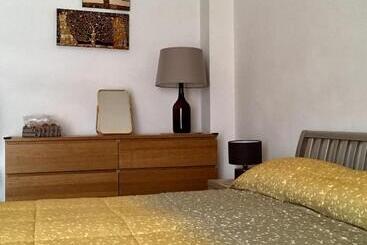 פנסיון Blackboard House