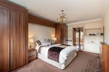 پانسیون Hillhouse