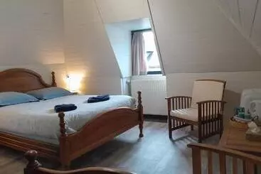 Aamiaismajoitus (B&B) Chambres D Hôtes L Oustal