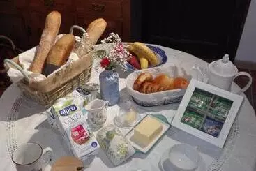 ベッドアンドブレックファースト Bnbinb La Cour Enchantée