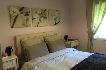 Bed and Breakfast Aux Perderies