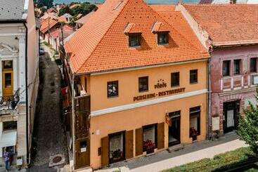 مبيت وإفطار Vörös Guest House