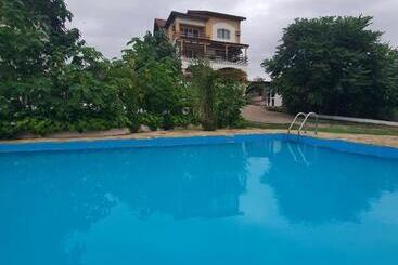 ペンション Poarta Apelor