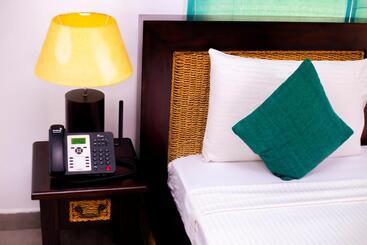 St.lachlan Hotel & Suites