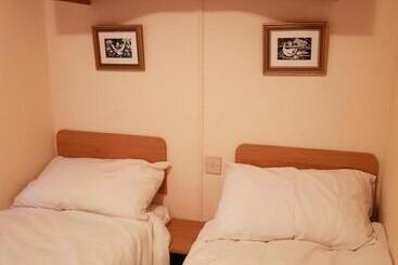 Nocleg ze śniadaniem The Jackdaw Pub Self Catering Static Caravan Free Breakfast Supplied