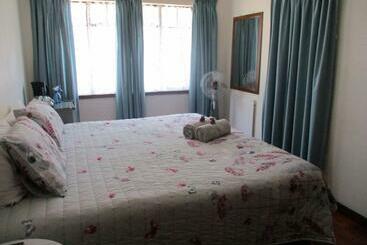 Pension (Hôtel basse catégorie) White Rose Guest House