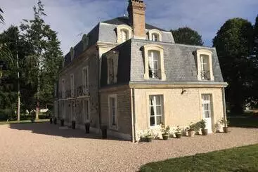 Aamiaismajoitus (B&B) Le Manoir Du Ribardon