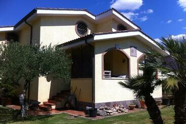 Bed and Breakfast Paoline S Suite In Villa
